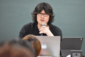 プロカメラマンの牛島康介さん。林勇さんや保住有哉さんなどの人気声優・俳優の宣材写真や写真集を多数手がけられています