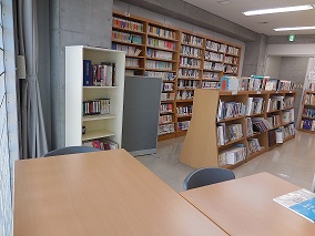 図書室内①